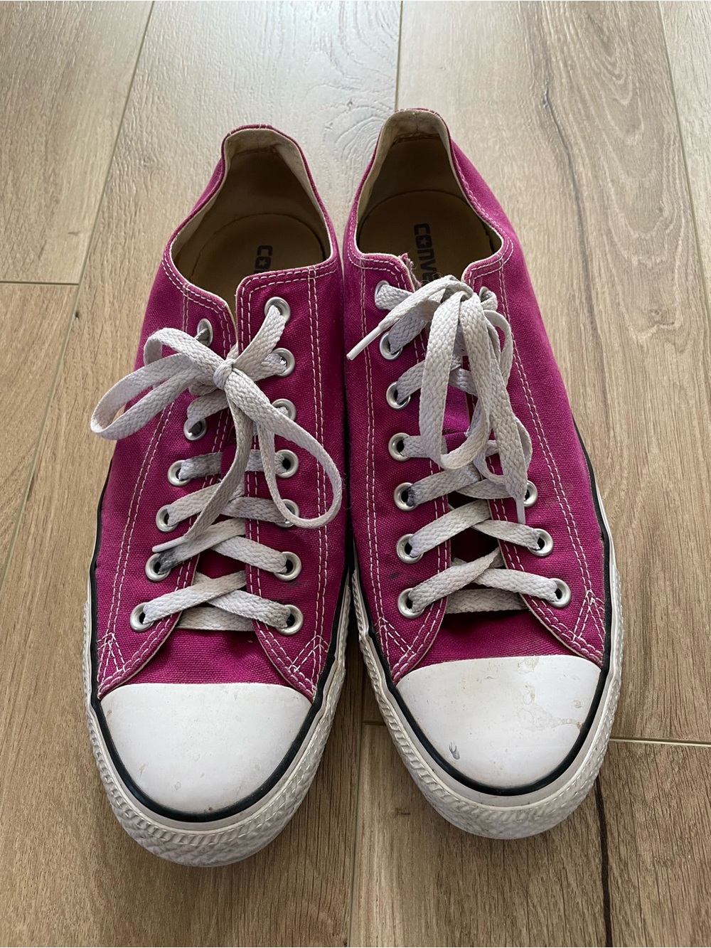 Converse all stars Chuck Taylor canvas low tops men’s 11 fuchsia color good